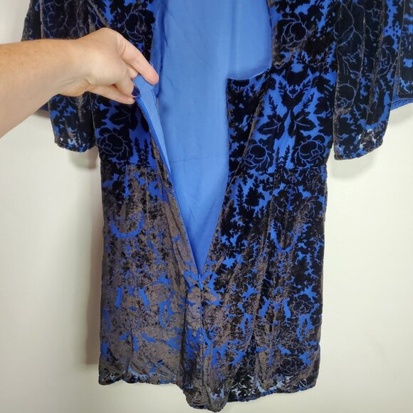 BY ANTHROPOLOGIE Mock-Neck Velvet Mini Dress Open Back Burnout SS Blue Women's 4 - Picture 10 of 16